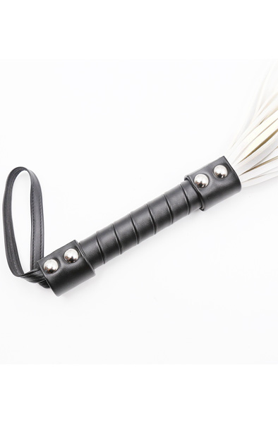 Double Rivet Flogger 44 cm - Flogger 3