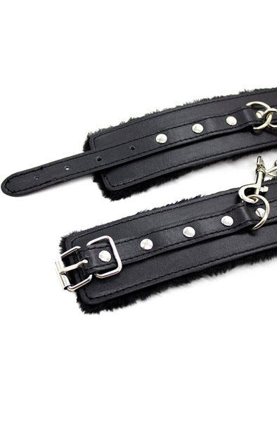 Fetish Addict Fur Lined Adjustable Handcuffs - Handschellen 2