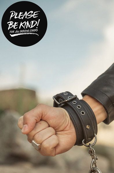 Please Be Kind! Black Handcuffs - Handschellen 2